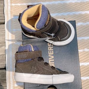 Brown toddler size 3 Converse